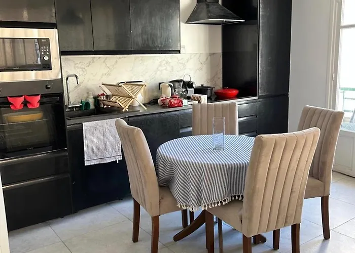Bed & Breakfast Shared Flat In Liberation